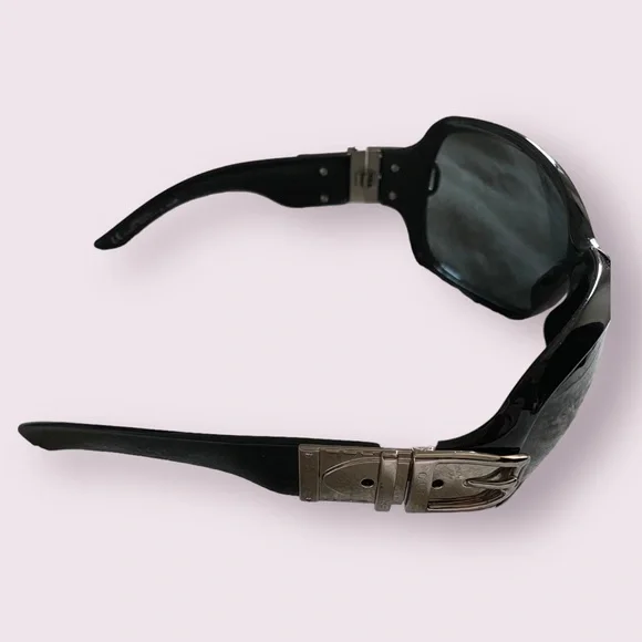 Gucci Black wrap around with Silver Sides Sunglasses - Picture 3 of 6